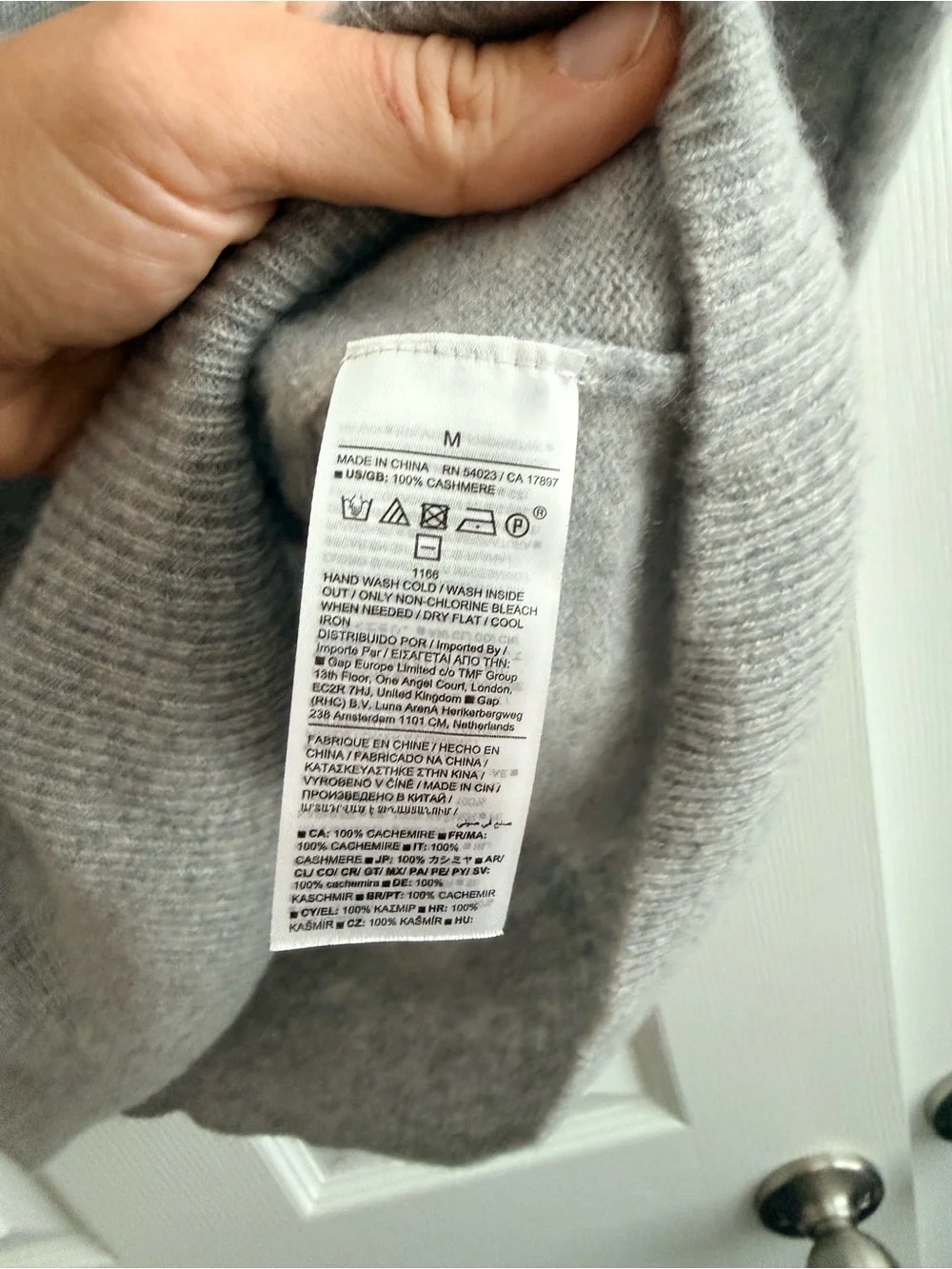 Banana Republic 100% Cashmere V-Neck Sweater